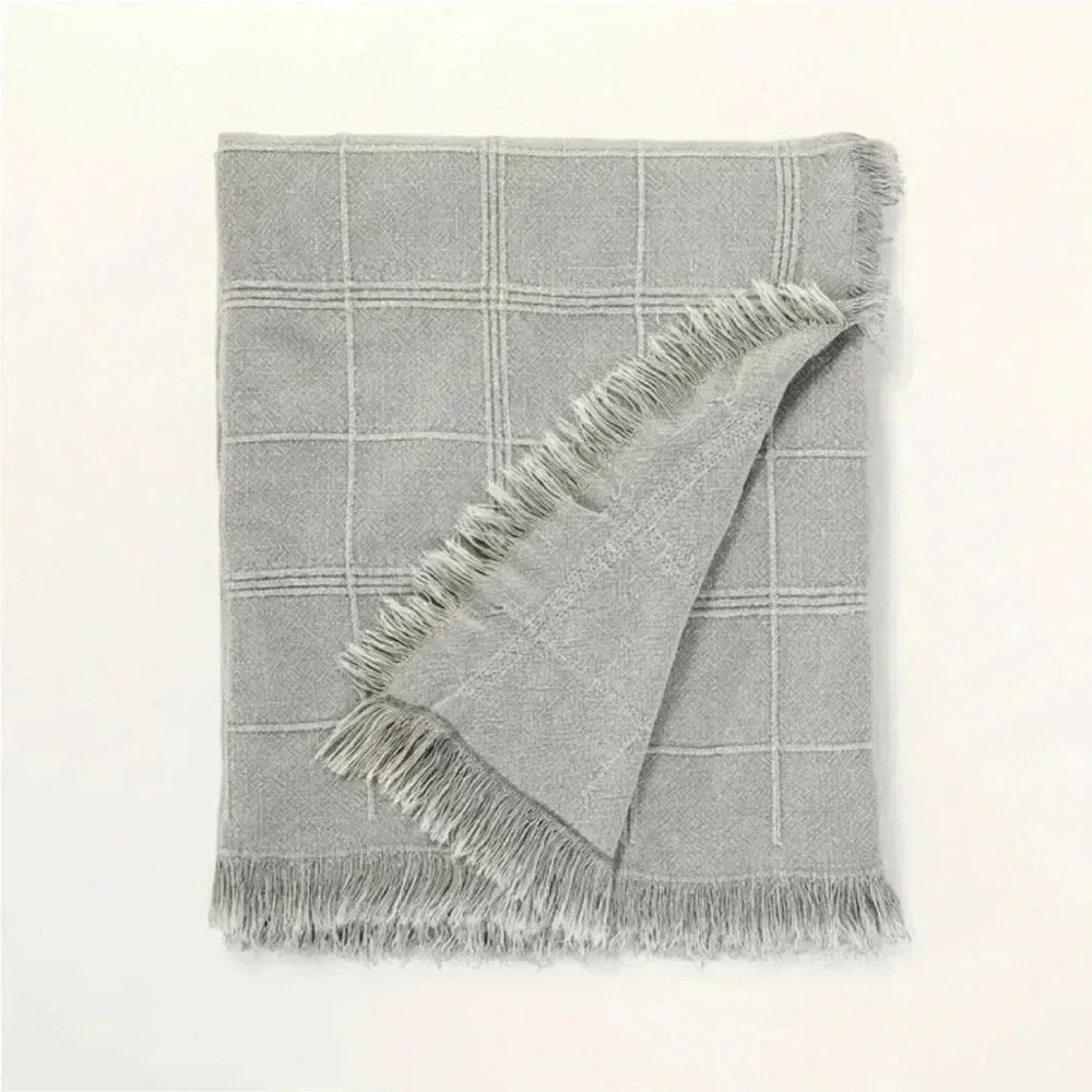 NWOT Textured Grid Lines Dobby Throw‎ Blanket
Light Gray - Hearth & Hand …